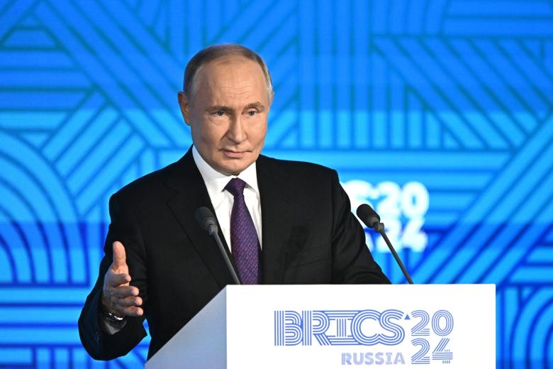 Владимир Путин в ходе пленарного заседания Делового форума БРИКС