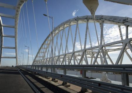 Крымский мост закрыли для проезда автомобилей