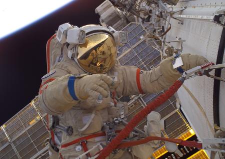 Российские и американские космонавты не будут обмениваться скафандрами