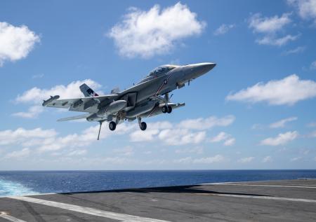 Опубликовано видео падения самолета ВМС США в заливе Сан-Диего