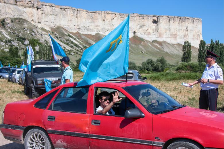 Празднование Дня крымско-татарского флага в Крыму