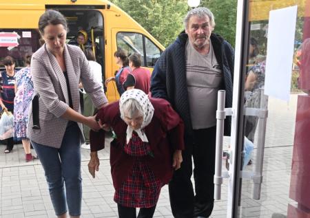 Обязательную эвакуацию начали в приграничном поселке