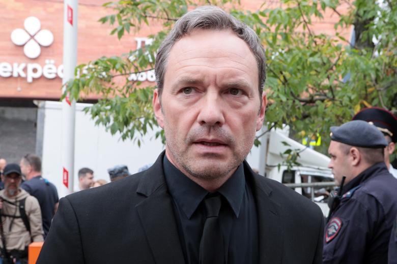 Виктор Васильев перед церемонией прощания с телеведущим Александром Масляковым