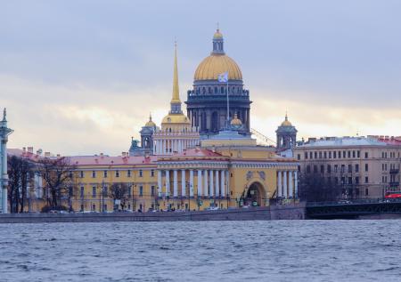 Экономист оценил ставку Петербурга на федеральные деньги