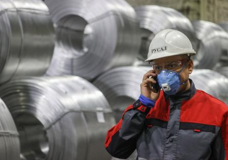 Нефть, сталь, водка и туалетная бумага: чем еще пугают Россию в ЕС