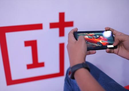 OnePlus одной из первых выпустит 5G-смартфон