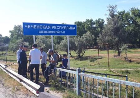 Глава Дагестана осудил снос знака на границе с Чечнёй