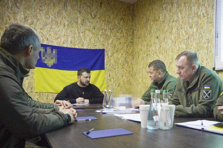 Владимир Зеленский и Валерий Залужный (в центре)