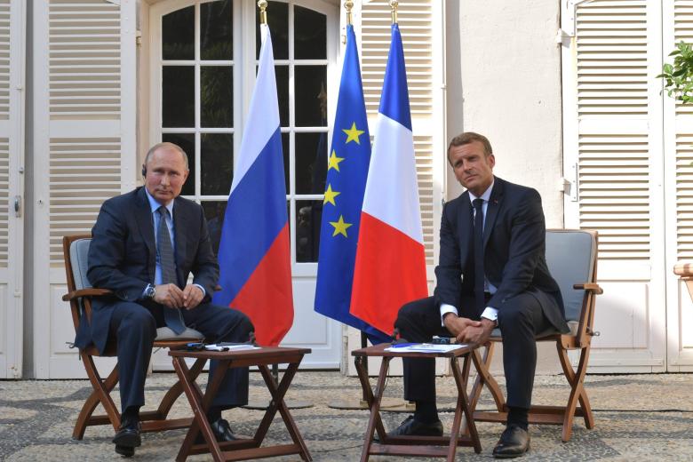 Президент России Владимир Путин и президент Франции Эммануэль Макрон