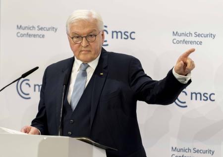 «Олени под светом фар»: президент Германии высмеял европейских коллег