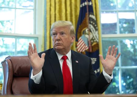 Трамп заявил, что не предлагал чиновникам использовать его отели