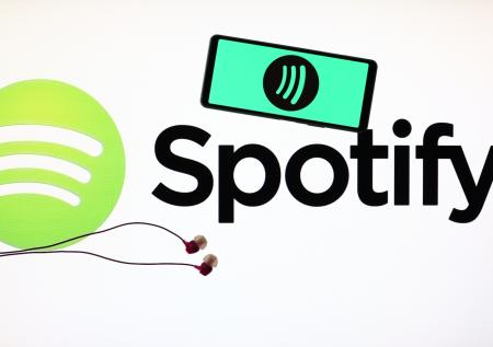 Суд в Москве оштрафовал Spotify на 500 тысяч рублей