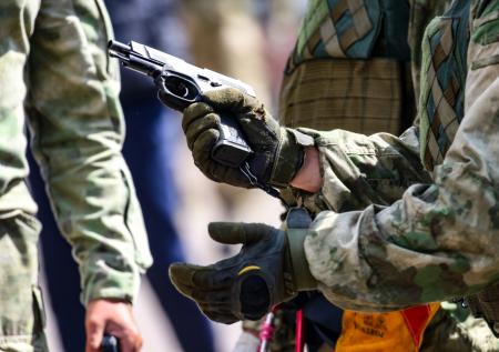 В Приморье ворвавшийся в стриптиз-клуб спецназ пытался похитить человека