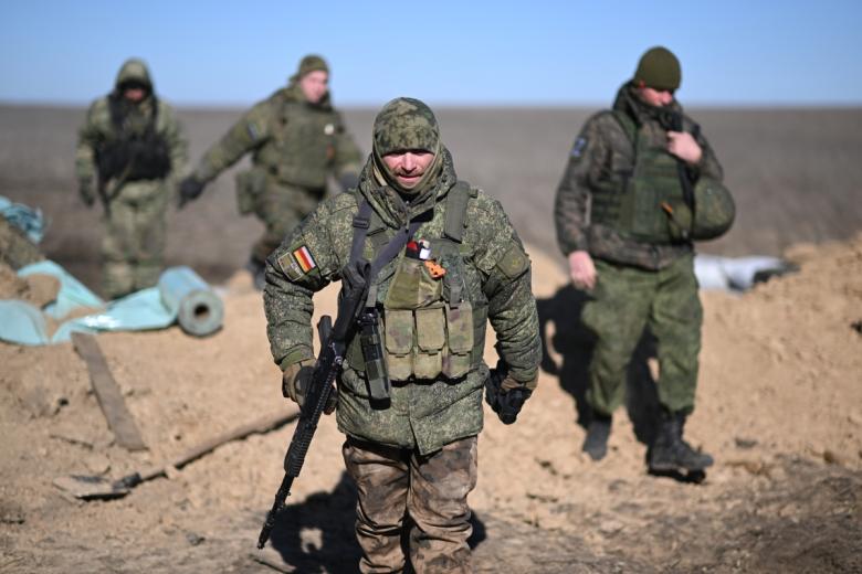 Военнослужащие мотострелковых подразделений ВС РФ на боевой позиции 