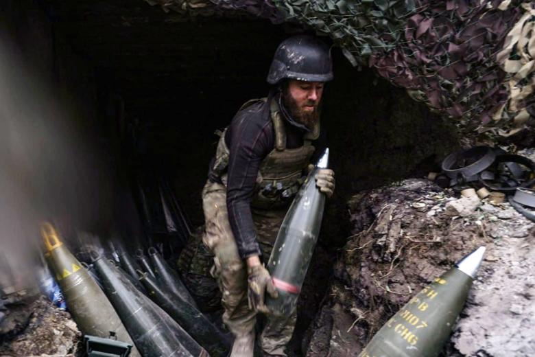 Военнослужащий Вооруженных сил Украины в зоне боевых действий