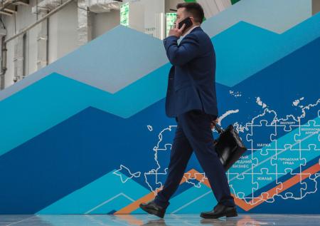 Опубликованы данные о космических расходах чиновников на командировки