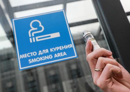 Учёные признали опасным курение вейпа во время пандемии коронавируса