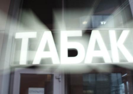 Глава Минтранса озвучил позицию по курилкам в аэропортах