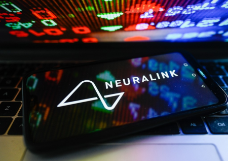 Имплант Neuralink помог человеку в изучении иностранных языков