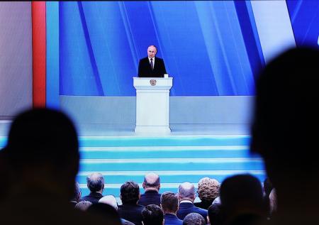 Путин объяснил, как страны Запада пытаются измотать Россию