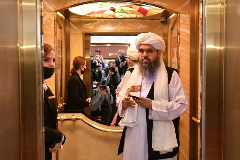 Представитель политического совета движения «Талибан» (террористическая организация, запрещенная на территории РФ) Шахабуддин Делавар перед началом третьего заседания московского формата консультаций по Афганистану