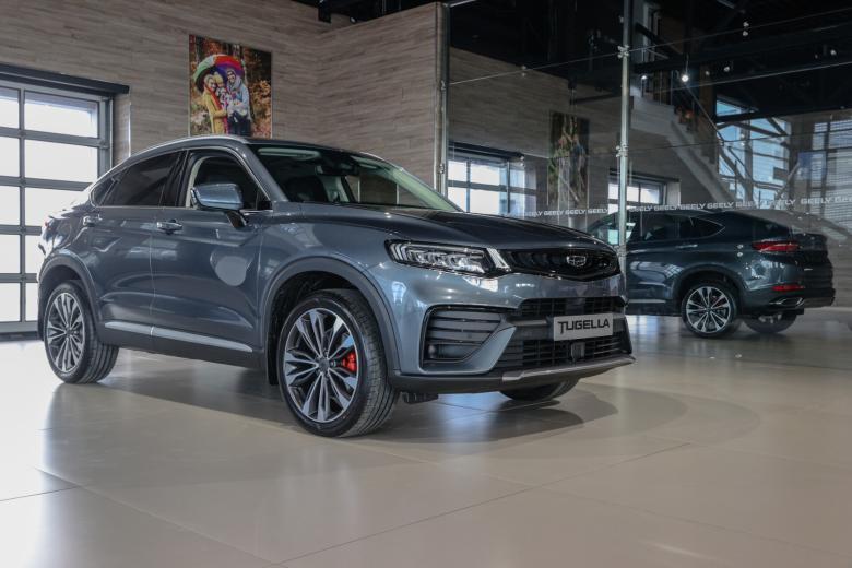 Автомобили в автосалоне Geely в Москве