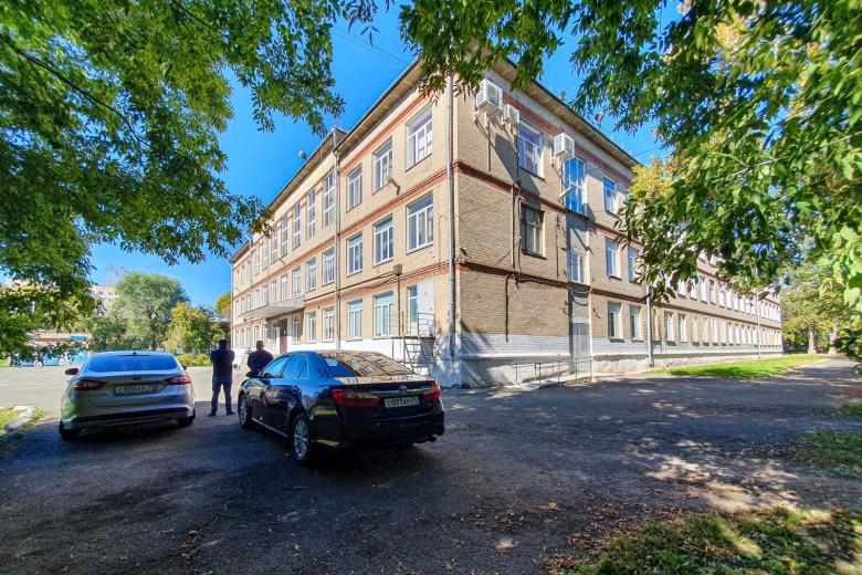 Обстановка у школы в Челябинске