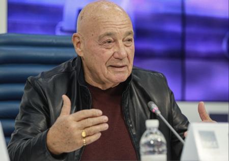 Санкции, гражданство трех стран, молчание об СВО: где сейчас Познер