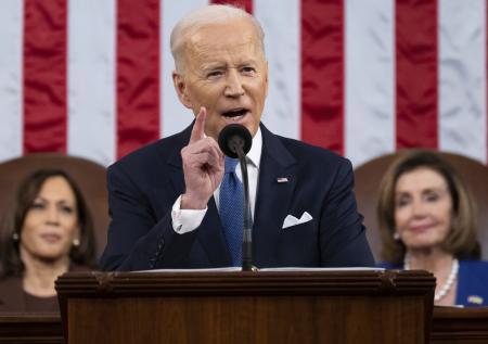 Байден заявил, что США пытаются связаться с КНР по ситуации с Украиной