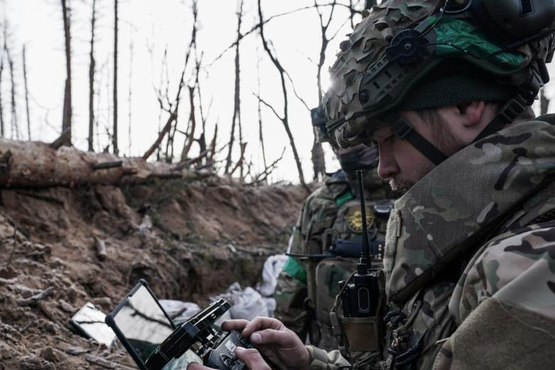 Военнослужащие вооруженных сил Украины в зоне боевых действий