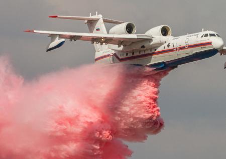 Су-35 и Бе-200 показали свои возможности в небе над Стамбулом