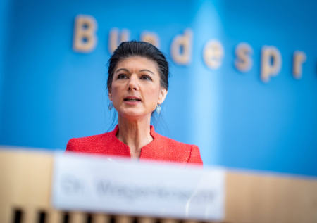 Партию Вагенкнехт переименуют из-за лидера