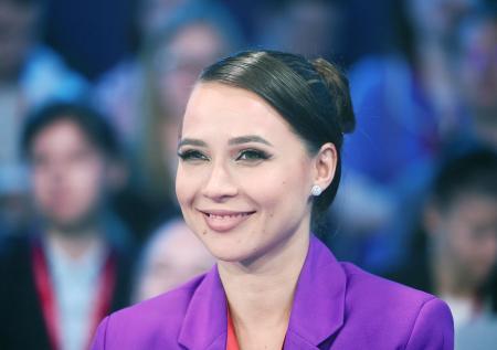Обманувшая Лерчек на миллионы блогер дала советы россиянкам на Новый год