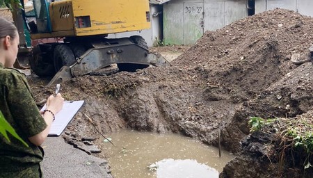 Семилетняя девочка захлебнулась в яме с водой после дождя