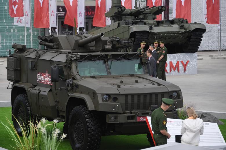 82-миллиметровый самоходный миномёт 