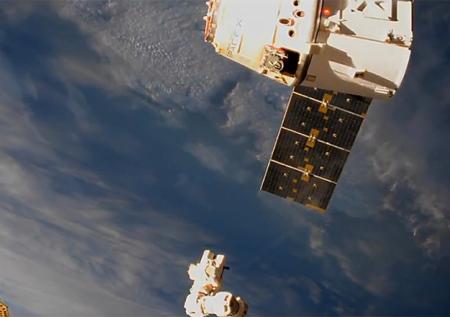 Космический корабль Cargo Dragon отстыковался от МКС