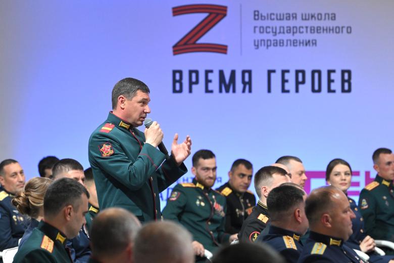 Депутат Госдумы, старший сержант, доброволец, ветеран СВО Евгений Первышов на встрече с участниками программы «Время героев»
