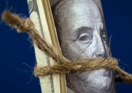 Россиянам назвали валюту, которую лучше купить до Нового года