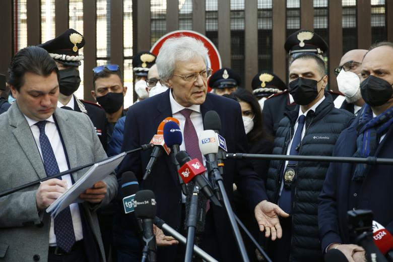 Посол России в Италии Сергей Разов (в центре)