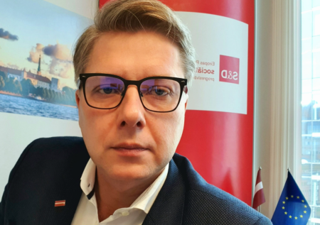В стиле «Наша Russia»: экс-мэр Риги объяснил провал вакцинации в Латвии