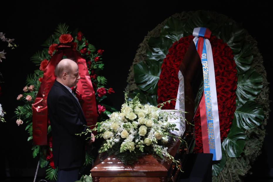 Авангард Леонтьев