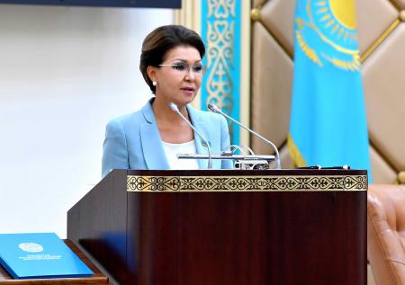 Дочь Назарбаева пропустила заседание мажилиса