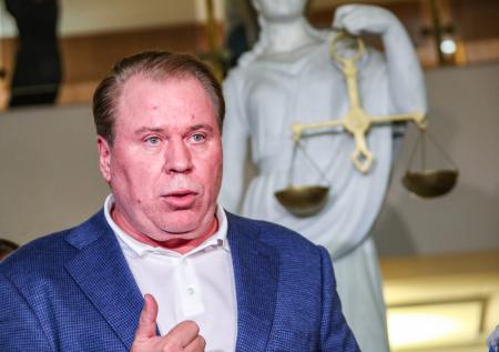 Кучерена прокомментировал скандал с селфи полицейских в морге