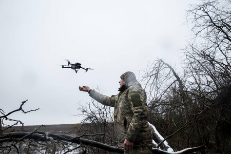 WSJ: дефицит снарядов вынуждает ВСУ чаще применять FPV-дроны