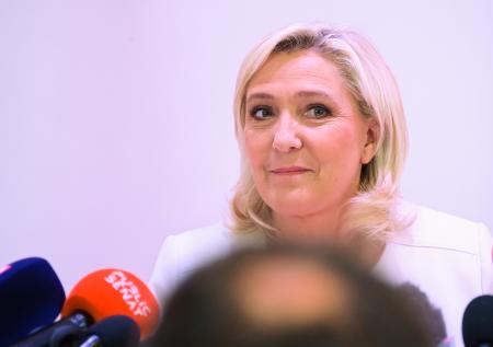 Европарламент собрался взыскать с Ле Пен крупную сумму