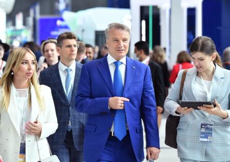 «Мы сильно пострадали»: Греф рассказал о последствиях санкций для Сбербанка