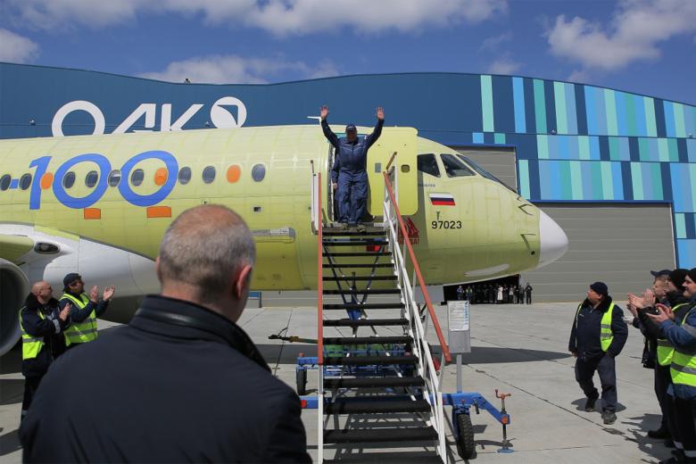 Полет полностью импортозамещенного SJ 100 с российскими двигателями ПД-8 в Комсомольске-на-Амуре