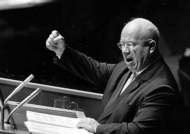 Хрущев на асмблее ООН произносит фразу : «Мы вам ещё покажем кузькину мать!», 1960 год