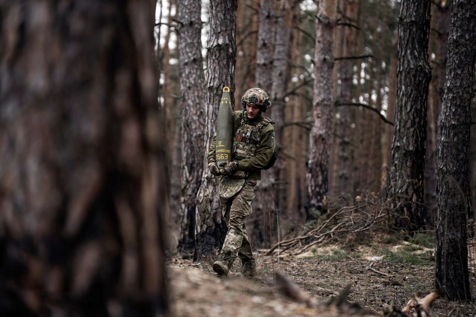 Военнослужащий Вооруженных сил Украины в зоне боевых действий