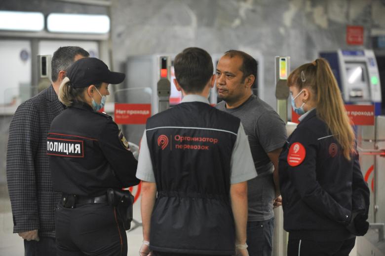 Рейд по проверке соблюдения масочного режима пассажирами в Московском метрополитене